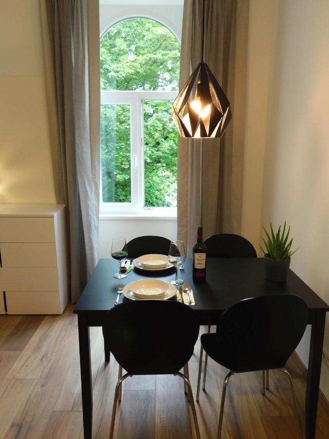 Max, Ruhige Sonnige Wohnung In Praternahe Wina Bagian luar foto